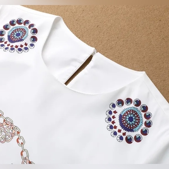 British Pearl Royal Horse Embellished Oversized Blouse & Skinny Pants Suit Set. - Picture 13 of 17